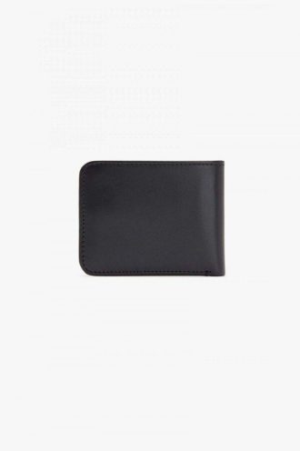 Brieftaschen aus Leder mit Nieten