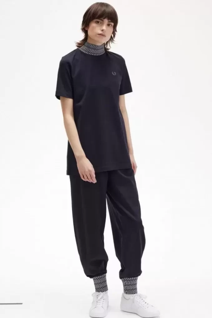 Damen-T-Shirt mit hohem Kragen und Jacquard-Besatz