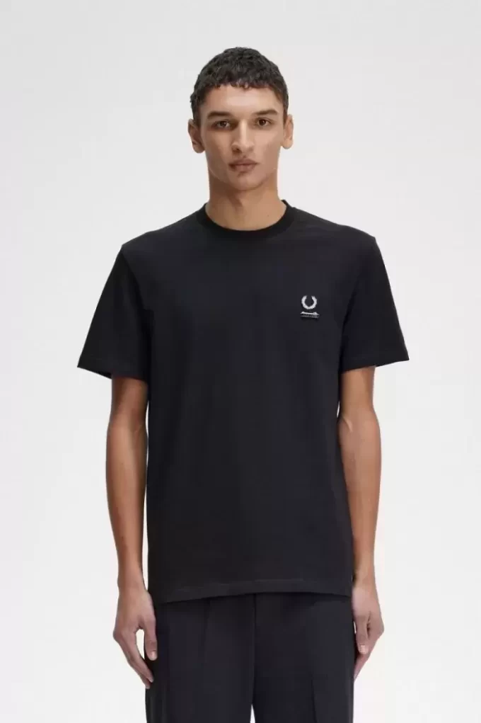 Emaille-Pin Herren-T-Shirt
