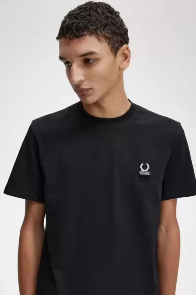 Emaille-Pin Herren-T-Shirt