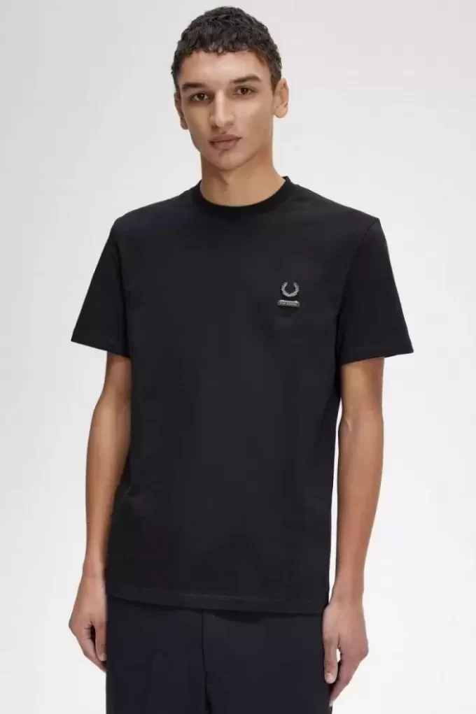 Emaille-Pin Herren-T-Shirt