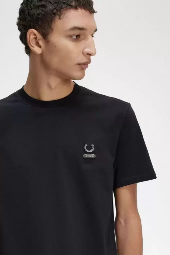 Emaille-Pin Herren-T-Shirt
