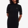 Geripptes Strickkleid