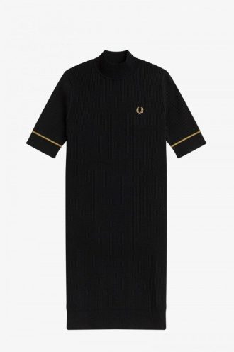 Geripptes Strickkleid