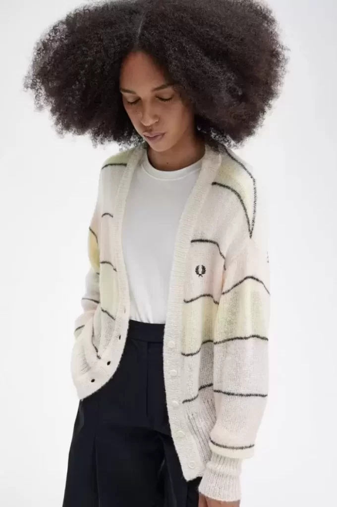Gestreifte Damen-Strickjacke mit offenem Strick