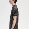 Herren-Poloshirt mit Blockgrafik
