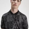 Herren-Poloshirt mit Blockgrafik