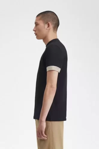 Herren-T-Shirt mit gestreiften Bündchen