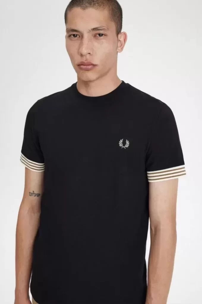 Herren-T-Shirt mit gestreiften Bündchen
