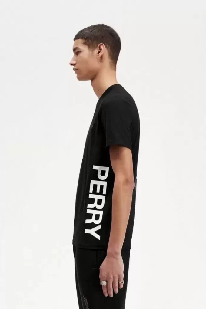 Herren-T-Shirt mit grafischem Branding