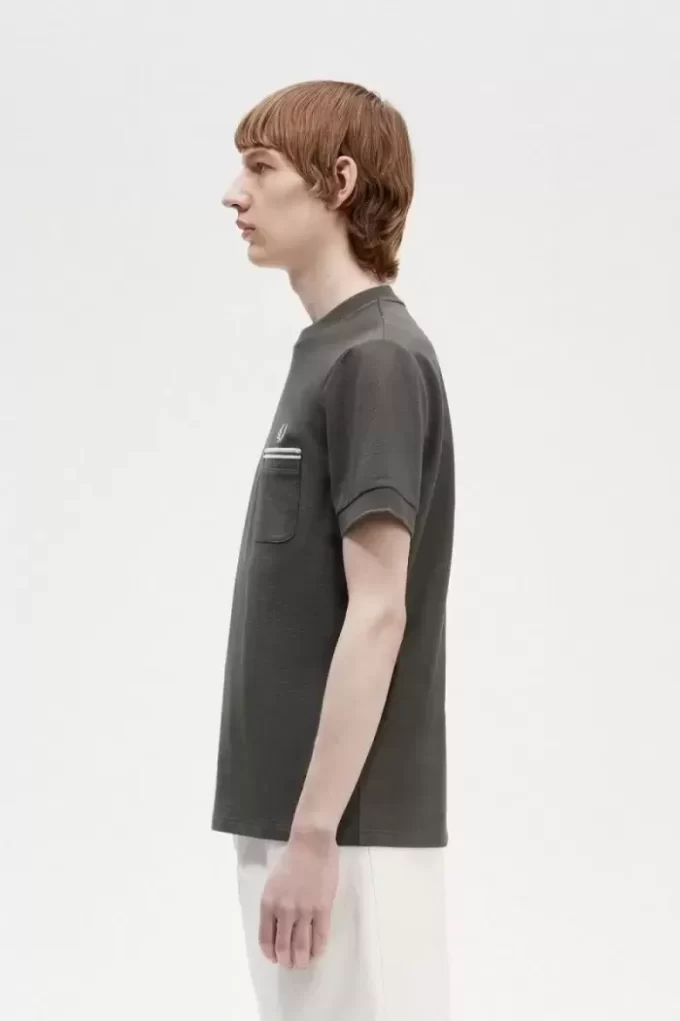 Herren-T-Shirt mit zwei Streifen und Tasche