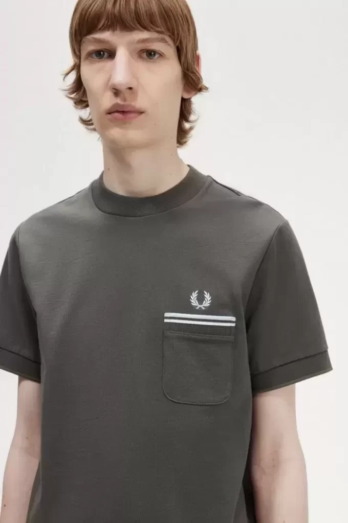 Herren-T-Shirt mit zwei Streifen und Tasche