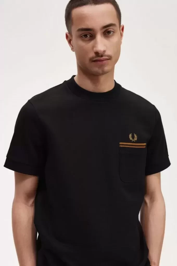 Herren-T-Shirt mit zwei Streifen und Tasche