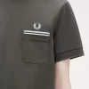 Herren-T-Shirt mit zwei Streifen und Tasche