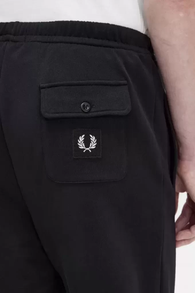 Herren-Trainingshose mit Badge-Detail