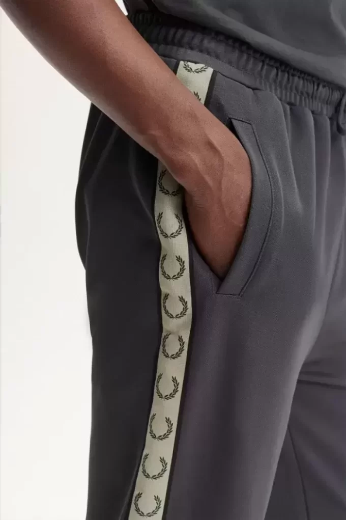 Herren-Trainingshose mit Kontrastband