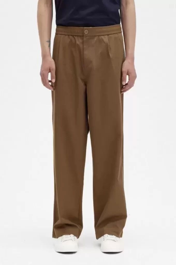 Herrenhose mit weitem Bein und Kordelzug