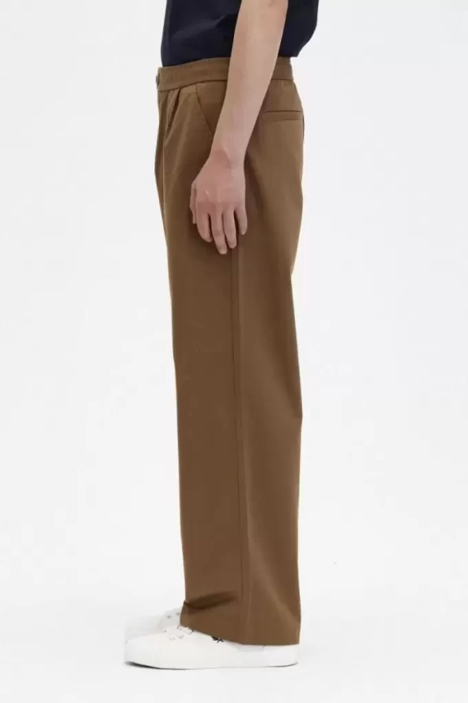 Herrenhose mit weitem Bein und Kordelzug