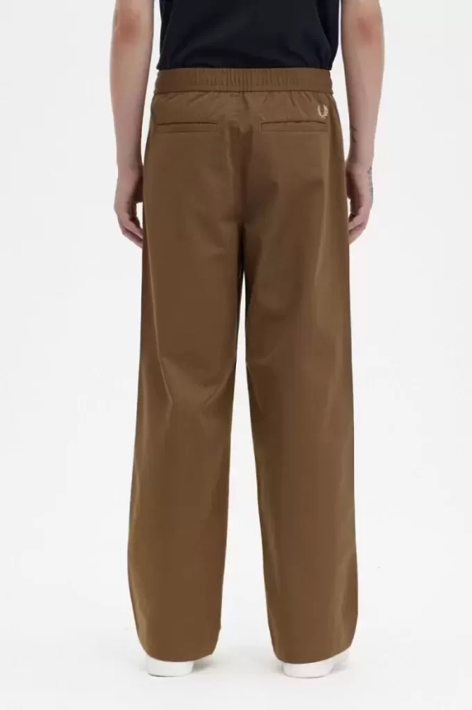 Herrenhose mit weitem Bein und Kordelzug