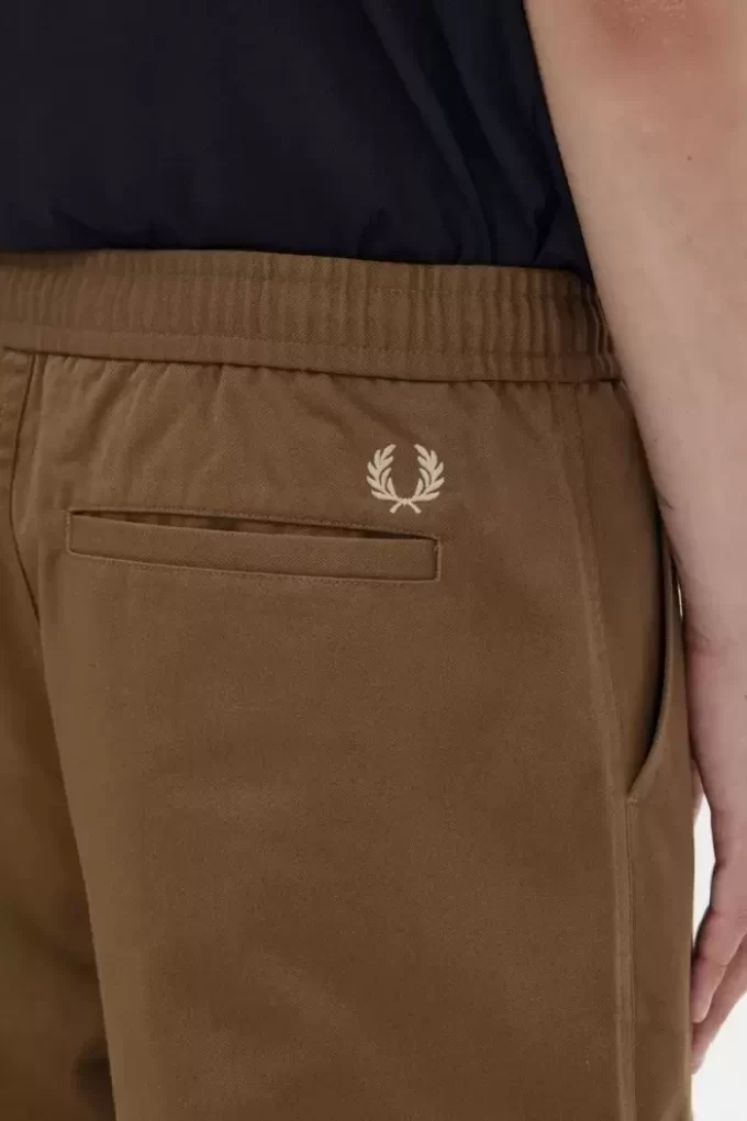 Herrenhose mit weitem Bein und Kordelzug