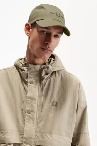 Herrenkappen aus Twill mit grafischem Markenlogo