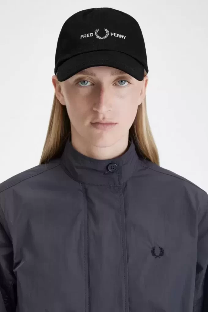 Herrenkappen aus Twill mit grafischem Markenlogo