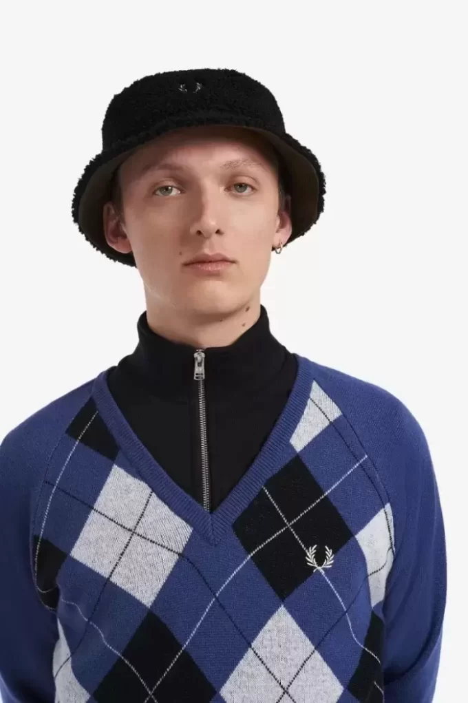Herrenpullover mit V-Ausschnitt und Argyle-Muster aus Lammwolle