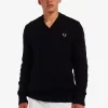 Herrenpullover mit Zopfmuster und V-Ausschnitt