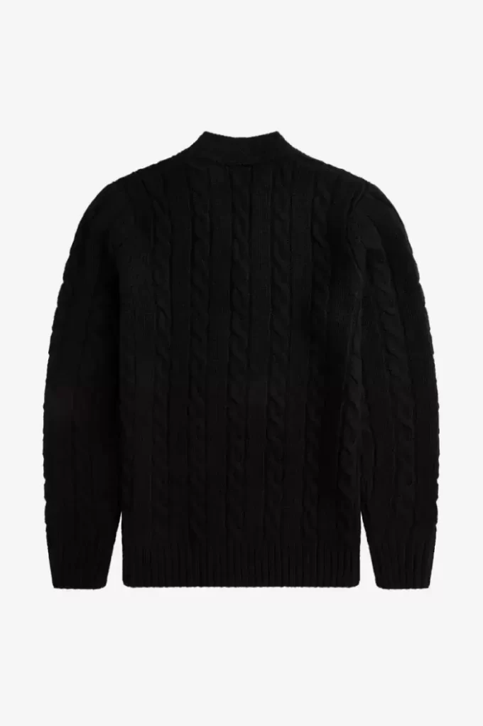 Herrenpullover mit Zopfmuster und V-Ausschnitt