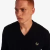 Herrenpullover mit Zopfmuster und V-Ausschnitt
