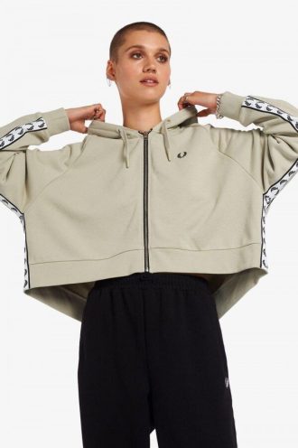 Kapuzenpullover mit Klebeband