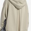 Kapuzenpullover mit Klebeband