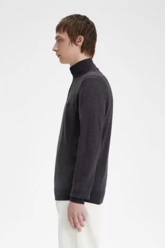 Klassischer Herrenpullover mit halbem Reißverschluss