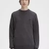 Klassischer Herrenpullover mit Rundhalsausschnitt
