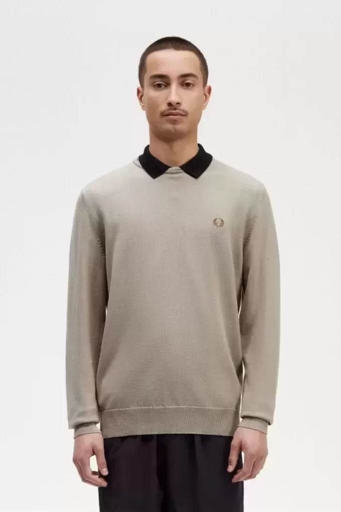 Klassischer Herrenpullover mit Rundhalsausschnitt