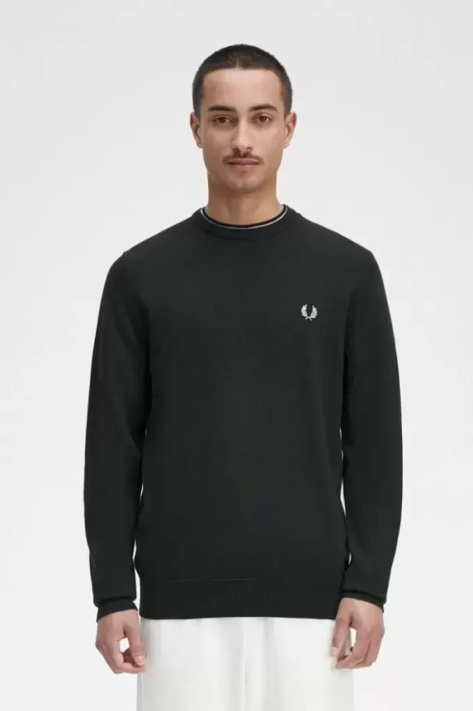 Klassischer Herrenpullover mit Rundhalsausschnitt