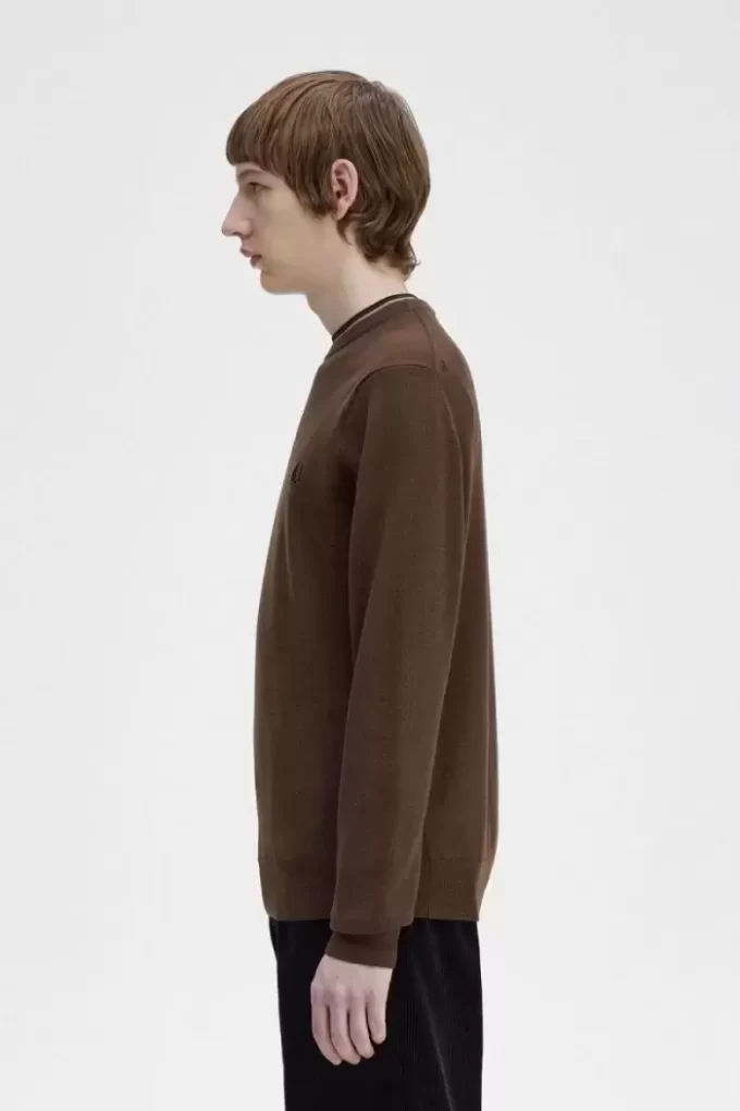 Klassischer Herrenpullover mit Rundhalsausschnitt