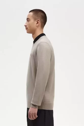 Klassischer Herrenpullover mit Rundhalsausschnitt