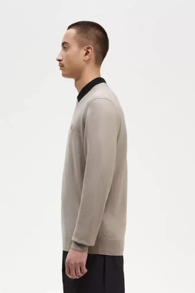 Klassischer Herrenpullover mit Rundhalsausschnitt