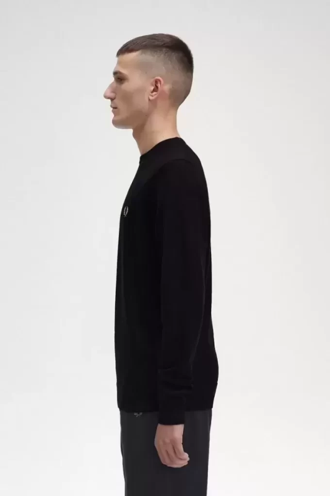 Klassischer Herrenpullover mit Rundhalsausschnitt
