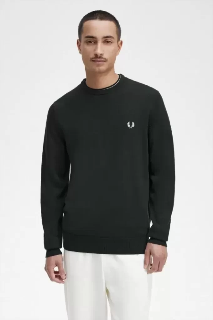 Klassischer Herrenpullover mit Rundhalsausschnitt