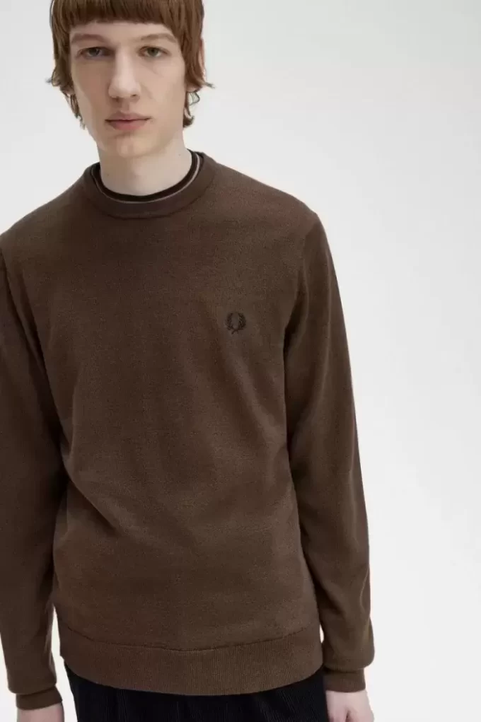 Klassischer Herrenpullover mit Rundhalsausschnitt
