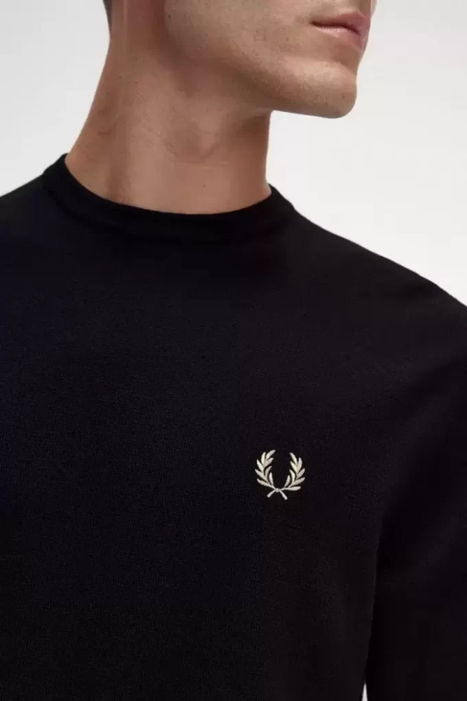 Klassischer Herrenpullover mit Rundhalsausschnitt