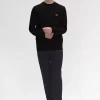 Klassischer Herrenpullover mit Rundhalsausschnitt