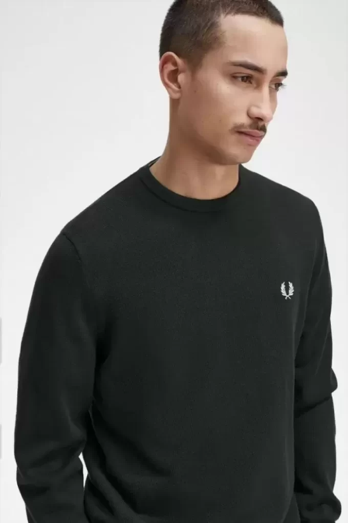 Klassischer Herrenpullover mit Rundhalsausschnitt