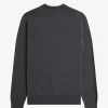 Klassischer Herrenpullover mit Rundhalsausschnitt