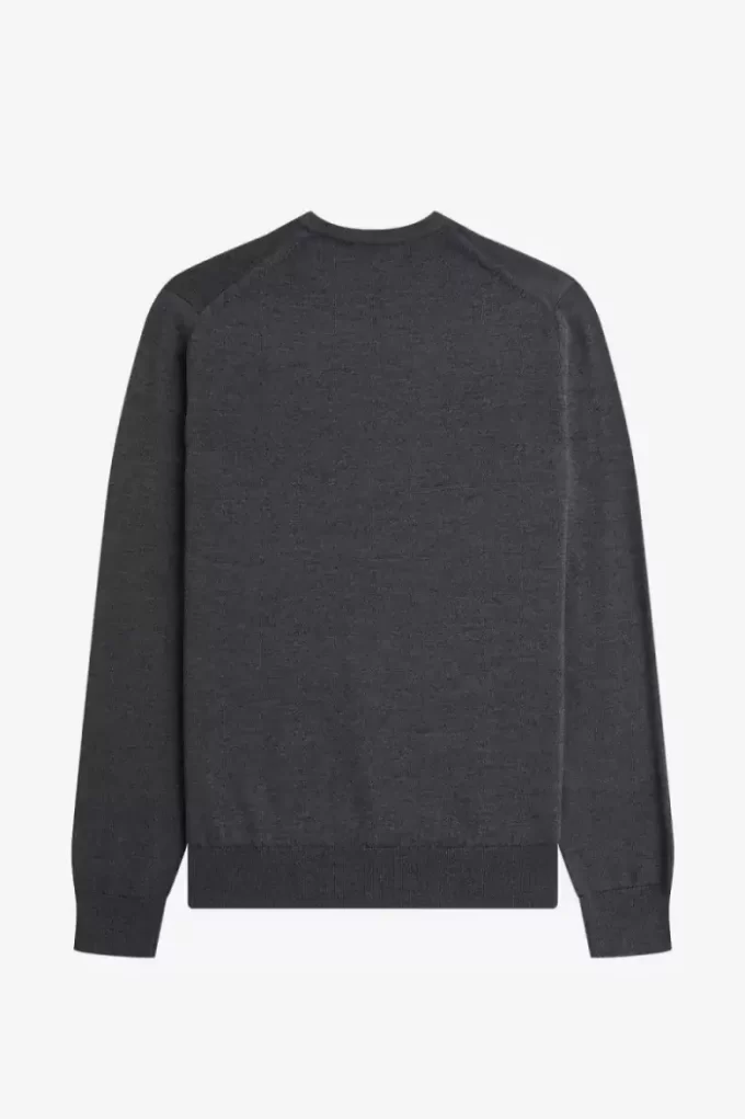 Klassischer Herrenpullover mit Rundhalsausschnitt