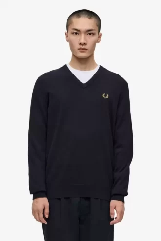 Klassischer Herrenpullover mit V-Ausschnitt