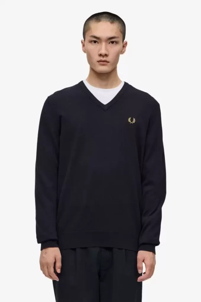 Klassischer Herrenpullover mit V-Ausschnitt