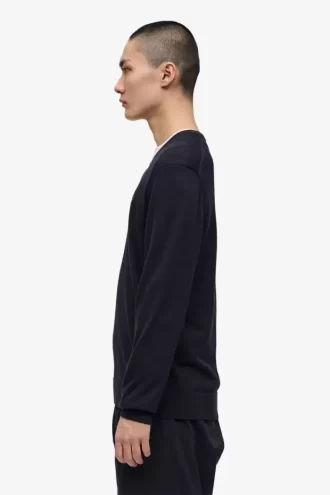 Klassischer Herrenpullover mit V-Ausschnitt